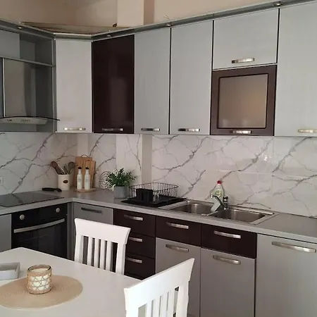 Sea View Retreat 2br On Lungomare *